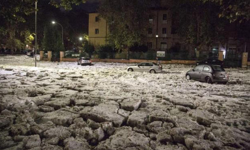 Απίστευτη χαλαζόπτωση στη Ρώμη – Βυθίστηκαν τα πάντα κάτω από το χαλάζι (Video)