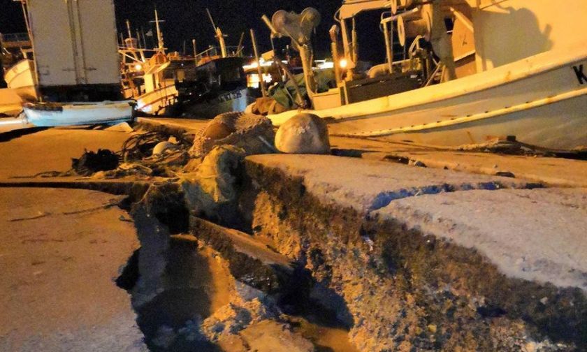 Ζάκυνθος: Ανοιξε στα... δύο το λιμάνι από τον ισχυρό σεισμό - Οι πρώτες εικόνες