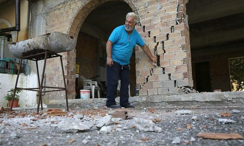 Ζάκυνθος: Έκτακτη εκκένωση κατοικιών που κινδυνεύουν από πτώση βράχου