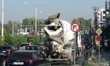 Τέλος η ταλαιπωρία στην Ποσειδώνος με την πεζογέφυρα στον Άλιμο