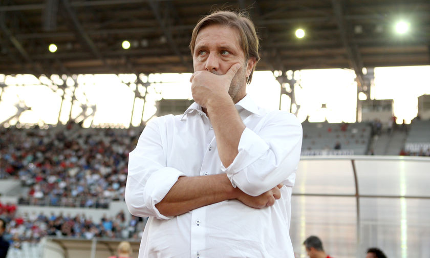 Ακόμη «βασανίζεται» για την ενδεκάδα ο Μαρτίνς!