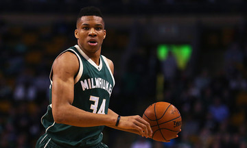 Ο Αντετοκούνμπο καρφώνει στο καλάθι των Κινγκς (vid) 