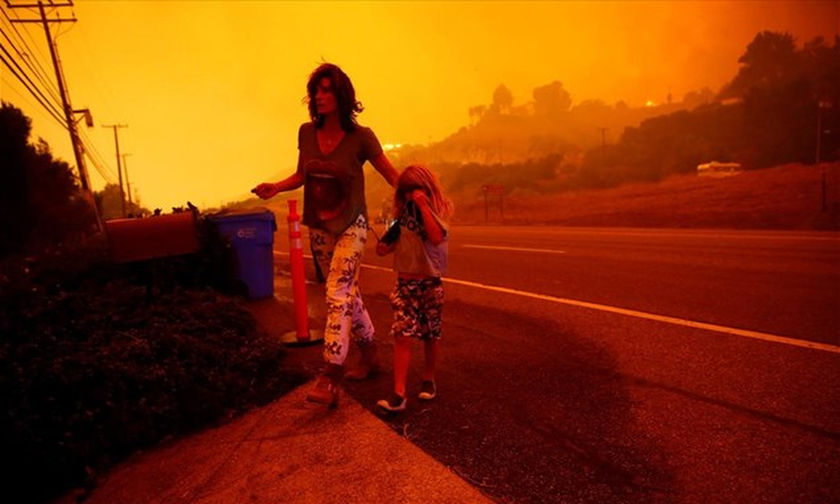Σκηνές Αποκάλυψης στην Καλιφόρνια – Ασταμάτητη η μεγάλη πυρκαγιά (vid)