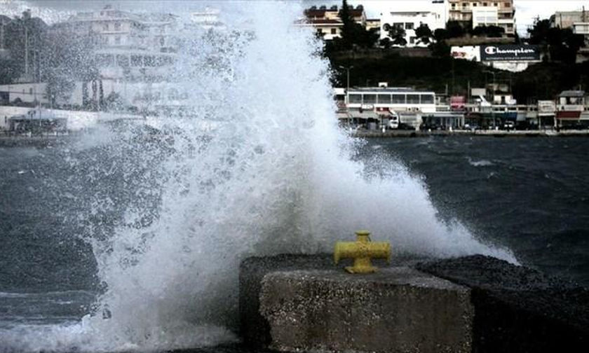 Συνεχίζεται η απαγόρευση του απόπλου από Ζάκυνθο και Κεφαλονιά προς Κυλλήνη