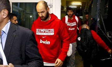 Έφτασε στο ΟΑΚΑ χωρίς προβλήματα η αποστολή του Ολυμπιακού