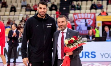 Ο Ολυμπιακός τίμησε την εξαετία του Κουτσουκέρα στον Πειραιά