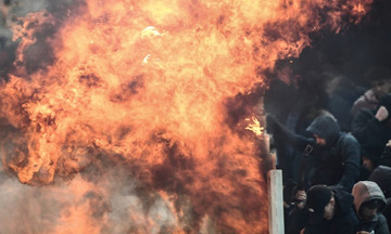 Με βαριά καμπάνα κινδυνεύει η ΑΕΚ για τα επεισόδια στο ματς με Άγιαξ (vid)