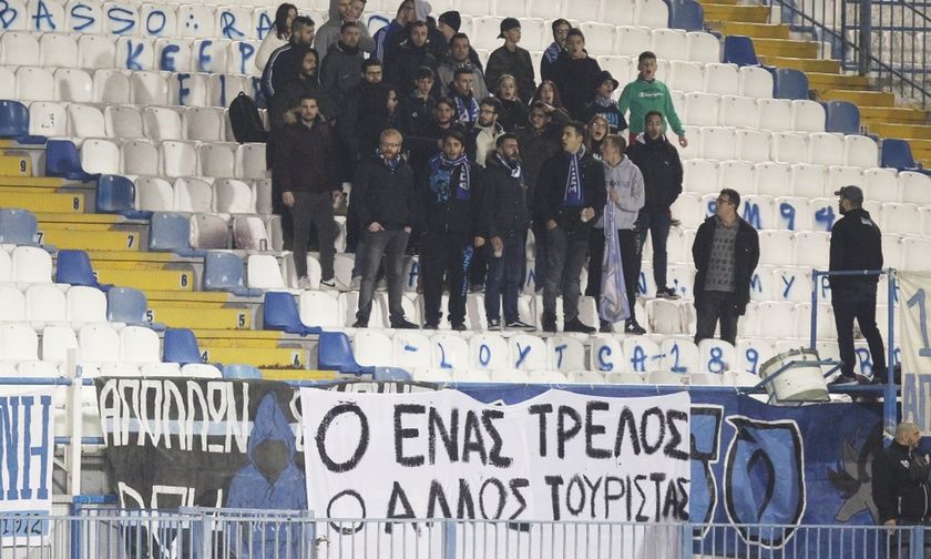 Το πανό και τα νέα μπινελίκια οπαδών του Απόλλωνα με τον Μονεμβασιώτη