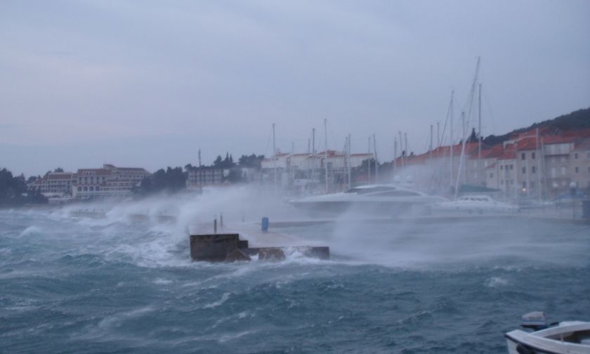 Πέφτει η θερμοκρασία - Βοριάδες έως 8 μποφόρ στο Αιγαίο