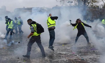 Κίτρινα Γιλέκα: Επεισόδια στα Ηλύσια Πεδία -Δείτε live