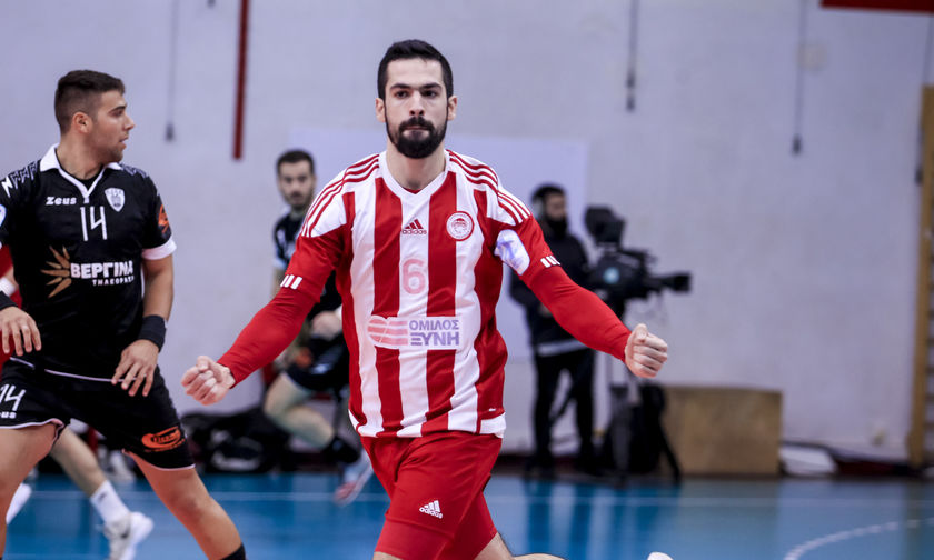 Πρωτοπόρος ο Ολυμπιακός νίκησε και τον ΠΑΟΚ με 21-16