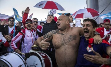 LIVE: Το Μπουένος Άιρες... φλέγεται - Φίλοι της Ρίβερ στους δρόμους - «Ξύλο» με την αστυνομία 