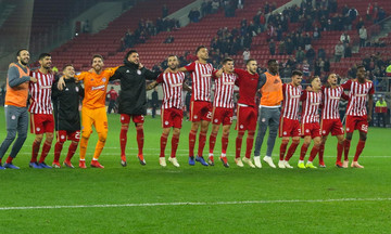 Ολυμπιακός - Λαμία 3-0: Αποθέωση και "Θρύλε γερά πρωτάθλημα ξανά"  (vid)