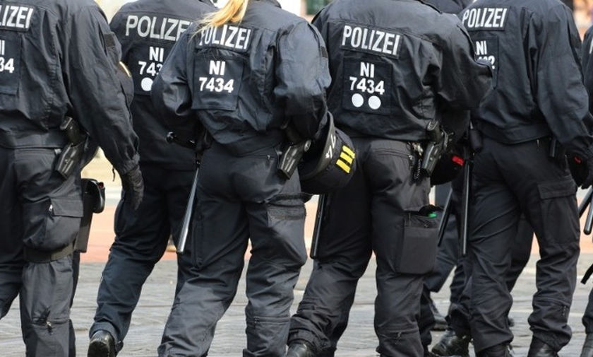Οι πολιτικοί της Γερμανίας καταδικάζουν τα ακροδεξιά φαινόμενα στην αστυνομία
