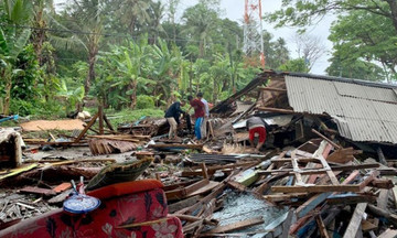 Τσουνάμι στην Ινδονησία: Στους 222 οι νεκροί