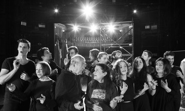 Χριστούγεννα στο Θέατρο: Δέκα παραστάσεις που αξίζει να δείτε