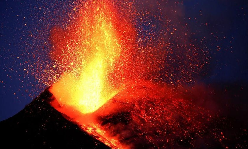 Ιταλία: Εξερράγη το ηφαίστειο της Αίτνας - Έκλεισε το αεροδρόμιο στην Κατάνια!
