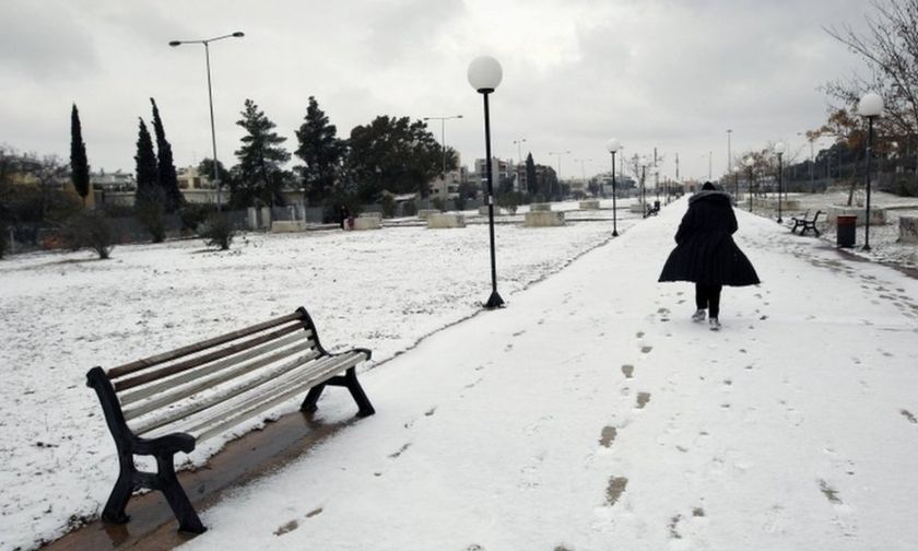 Καιρός: Πολικό ψύχος και θυελλώδεις άνεμοι - Χιόνια και στην Αθήνα
