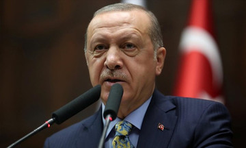 Προκλητικός Ερντογάν: «Θα ρίξω τους Έλληνες στη θάλασσα»