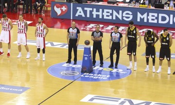  Ολυμπιακός-ΑΕΚ: Aποδοκιμασίες στο ΣΕΦ για τους διαιτητές