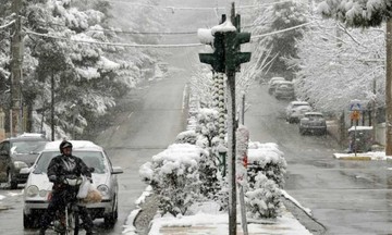 Συνεχίζεται η κακοκαιρία και σήμερα: Βροχές, καταιγίδες, χιόνια και ισχυροί άνεμοι