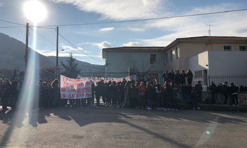 Λέσβος: Αποχή και συνθήματα κατά Γαβρόγλου στο ΓΕΛ Πέτρας
