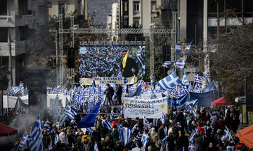 Αντίστροφη μέτρηση για το συλλαλητήριο κατά της συμφωνίας των Πρεσπών - Live εικόνα από το Σύνταγμα