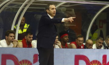 Μπλατ: «Αν είχα τρια παιχνίδια off, πιθανότατα θα κοουτσάριζα καλύτερα»
