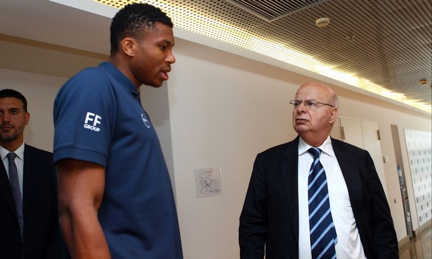 Βασιλακόπουλος: «Περιμένουμε τον Γιάννη με τις αγκαλιές ανοικτές»