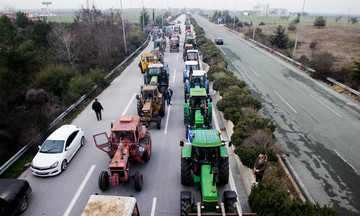 Τα πρώτα μπλόκα από τους αγρότες (pic)