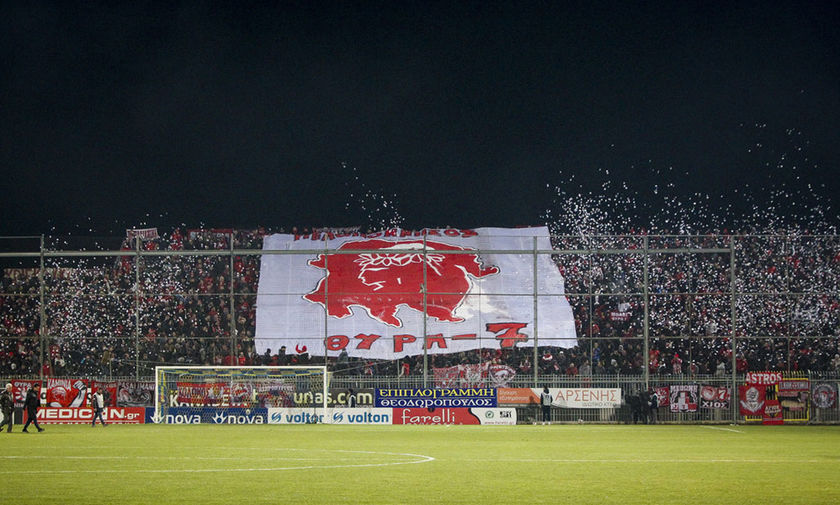 Παρακάμερα Ολυμπιακού: Η αποθέωση και η υπόκλιση του Μαρτίνς (vid)