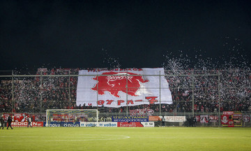 Παρακάμερα Ολυμπιακού: Η αποθέωση και η υπόκλιση του Μαρτίνς (vid)