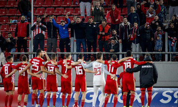 Συνθήματα για Μαρτίνς, αποθέωση για την ομάδα (vid)