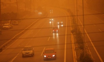 Καιρός: «Σκεπάζει» τα πάντα η αφρικανική σκόνη