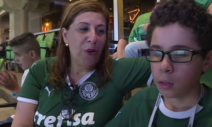 Μητέρα περιγράφει αγώνα ποδοσφαίρου στον με προβλήματα όρασης γιο της (vid)