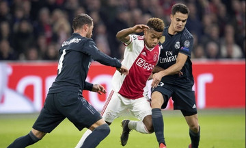 VAR-ιά η φανέλα της Ρεάλ στο Άμστερνταμ (vid)