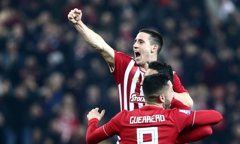 Ολυμπιακός: Στο σπίτι του τα 94α γενέθλια (pic)