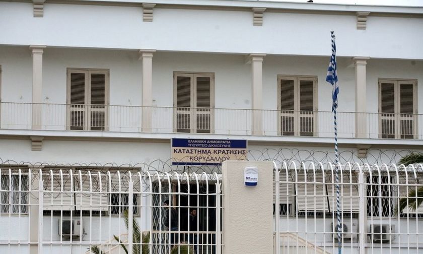 «Σφαγή» στον Κορυδαλλό: Ένας νεκρός και οκτώ τραυματίες σε συμπλοκή κρατουμένων