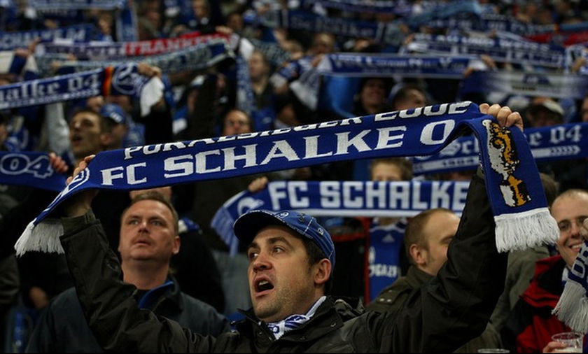 Πανζουρλισμός από τους φιλάθλους της Σάλκε στους δρόμους του Μάντσεστερ (vid)