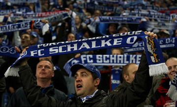 Πανζουρλισμός από τους φιλάθλους της Σάλκε στους δρόμους του Μάντσεστερ (vid)