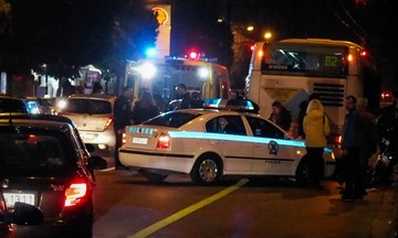 Σφοδρή σύγκρουση με τραυματίες στην Αγία Παρασκευή - Αυτοκίνητο έπεσε σε κολόνα της ΔΕΗ