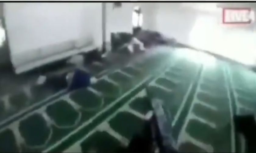  Ο μακελάρης μέσα στο τέμενος, σκότωνε τους πάντες 