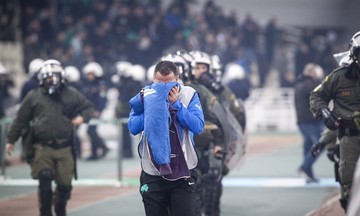 Παναθηναϊκός - Ολυμπιακός: Το χρονικό των επεισοδίων και της διακοπής στο ΟΑΚΑ (vid) 