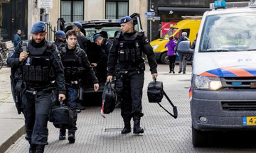 Ολλανδία: Τρεις νεκροί από πυροβολισμούς σε τραμ - Μεγάλη επιχείρηση για τη σύλληψή του δράστη 