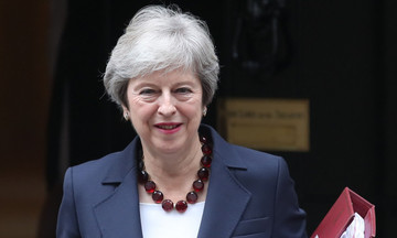 Sunday Times: «Εξώθηση της Μέι σε παραίτηση μεθοδεύουν 11 Βρετανοί υπουργοί»
