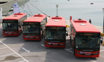 Κόκκινα λεωφορεία στον Πειραιά!