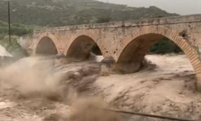 Στο έλεος της κακοκαιρίας ξανά η Κρήτη: Ζημιές, πλημμύρες, κατολισθήσεις (pic-vid)