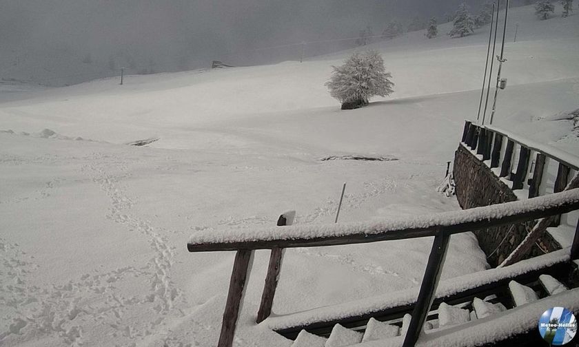 Έντονη χιονόπτωση στη Βασιλίτσα και είναι 12 Απριλίου (pic)