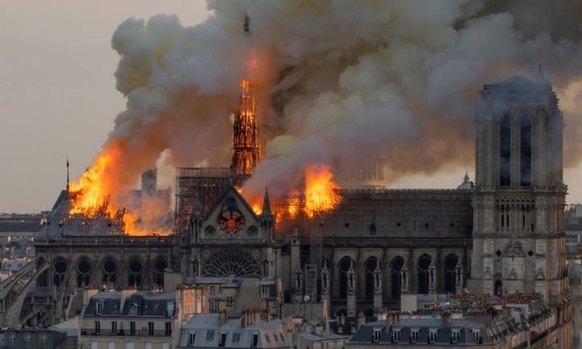 Η πραγματική έκταση της καταστροφής -Η Παναγία των Παρισίων καμένη, από ψηλά (pics-vid)