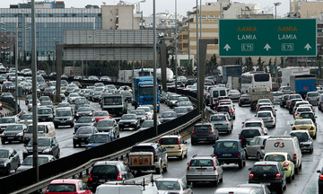 Κορυφώνεται με όλα τα μέσα η έξοδος των εκδρομέων - Αυξημένη η κίνηση στους δρόμους